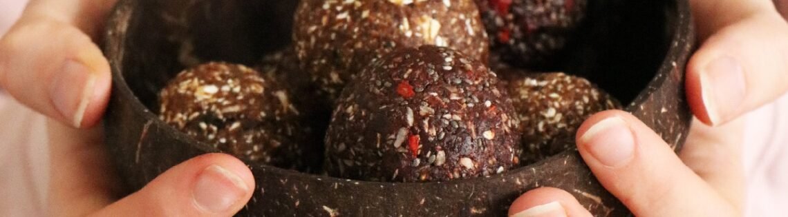 Sweet balls with raisins and goji berries