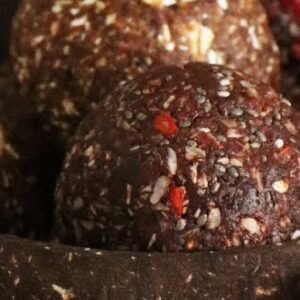 Sweet balls with raisins and goji berries