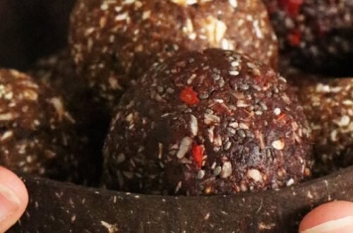 Sweet balls with raisins and goji berries